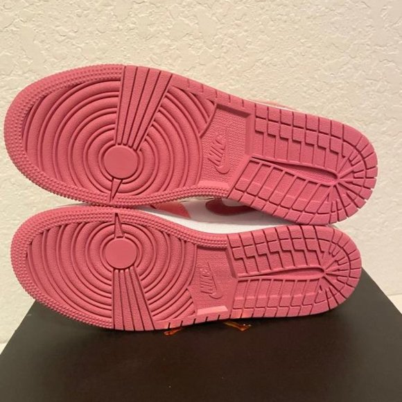 TRENDY Nike Air Jordan 1 Mid GS Valentines Day 2023 Size 35 DQ8423616 - Picture 5 of 6